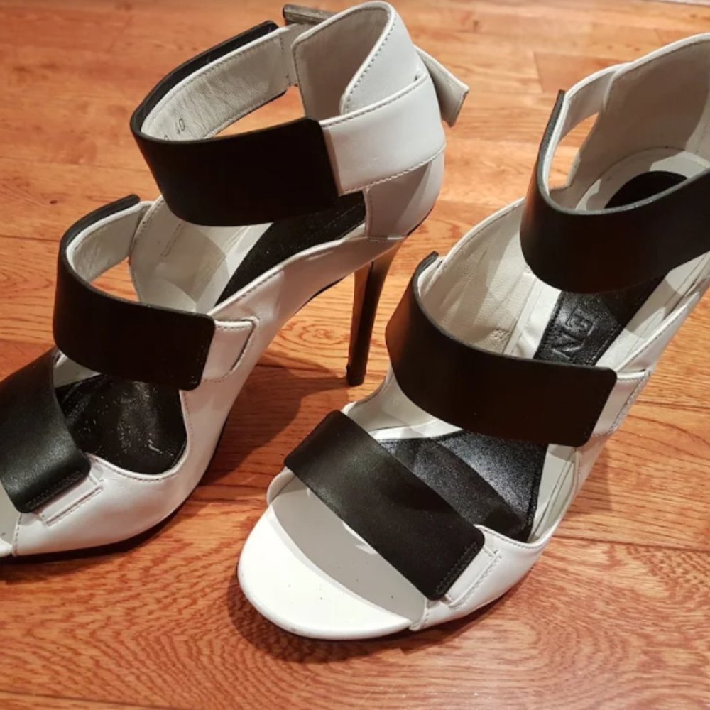 Alexander McQueen White and Black Strappy Leather Heeled Sandals - Picture 5 of 9